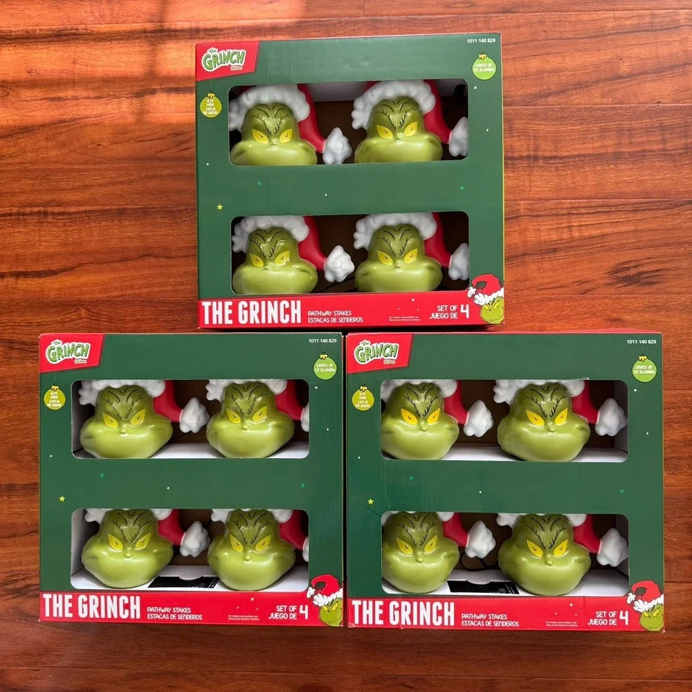 The Grinch Pathway Stakes 4 Count With Santa Hat LED Lights w/ Grinch Faces New!